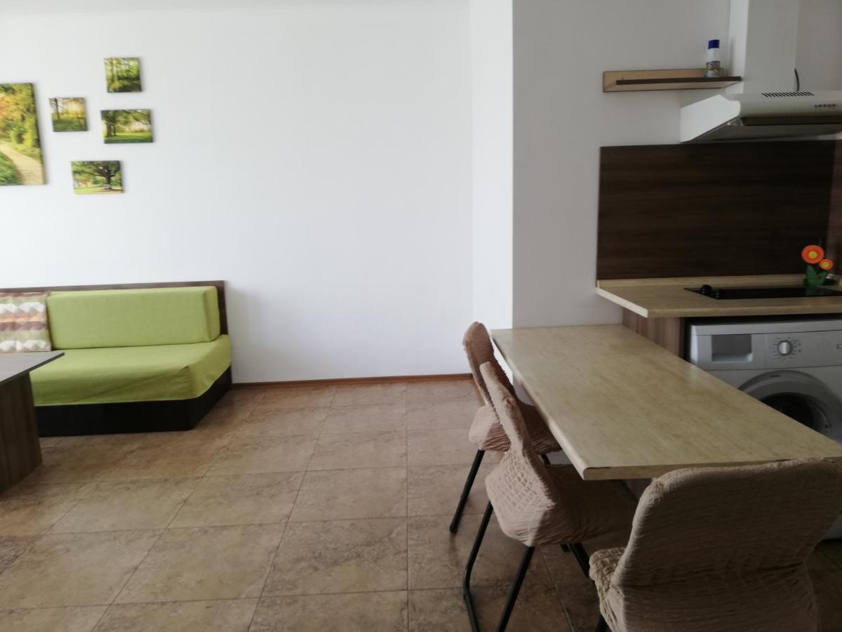 Apartamenti Zhelezovi Pomorie Exterior foto
