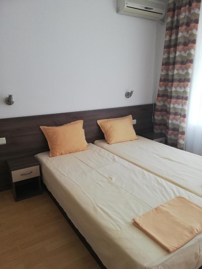 Apartamenti Zhelezovi Pomorie Exterior foto
